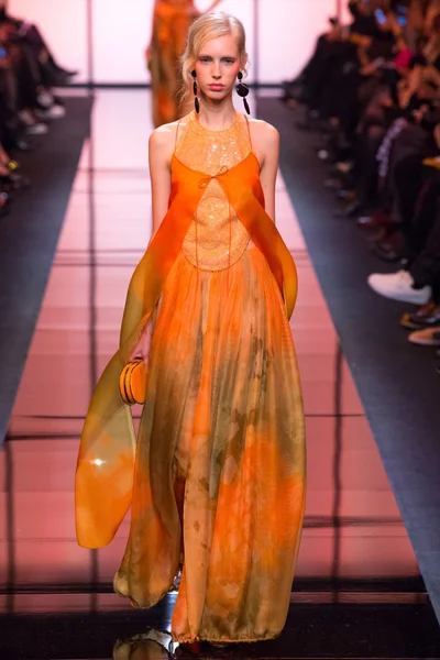 Look 15